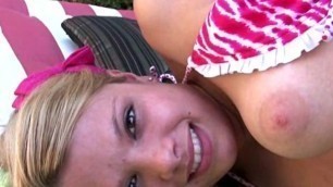 This Bikini Clad Cutie Knows How to Play With Her Cunt