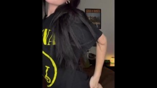 Tattooed Girl Strips and Cums all over new Toy ????